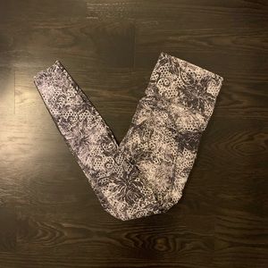 lululemon athletica  Fast and Free 25” length tights Black and White Pattern